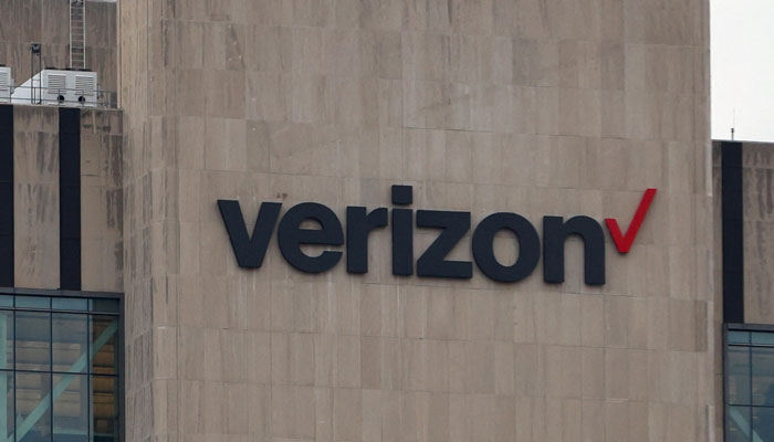 The Verizon logo is seen on the 375 Pearl Street building in Manhattan, New York City, U.S., November 22, 2021.-Reuters