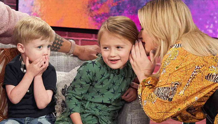 Kelly Clarkson hates to be helicopter mom