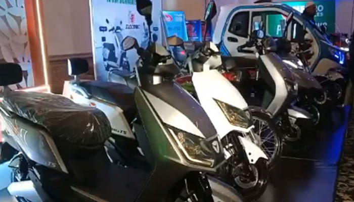 Lined up electric motorcycles to be provided to the masses under Punjab governments Green Drive campaign. — X/@MohsinnaqviC42