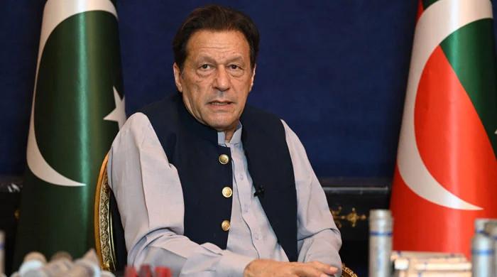 لاہور ہائیکورٹ نے کاغذات نامزدگی کی درخواست مسترد کرتے ہوئے عمران خان انتخابی دوڑ سے باہر ہو گئے۔