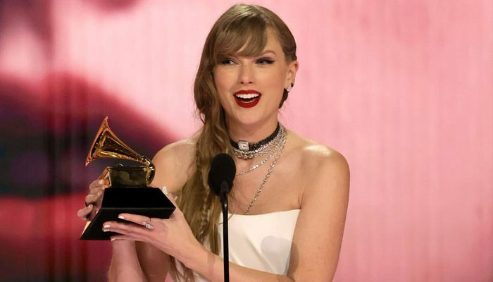 Taylor Swift emerged as ‘social butterfly’ at Grammys 2024, radiated ‘extreme’ happiness