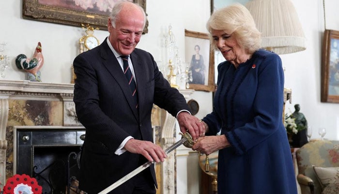 ‘On the attack’ Queen Camilla copies late Queen Elizabeths jaw dropping sword act