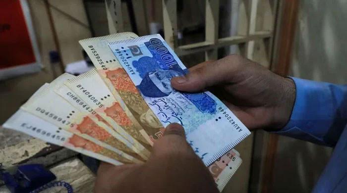 انتخابات کے بعد سیاسی بحران کے دوران روپیہ کو استحکام کے امتحان کا سامنا ہے۔