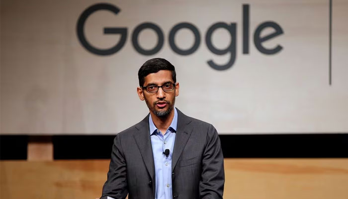 گوگل کے سی ای او سندر پچائی 3 اکتوبر 2019 کو امریکہ کے ڈیلاس، ٹیکساس کے ایل سینٹرو کالج میں انفارمیشن ٹیکنالوجی کی تعلیم کو بڑھانے میں مدد کرنے کے لیے گوگل کے عہد پر دستخط کی تقریب کے دوران خطاب کر رہے ہیں۔ — رائٹرز