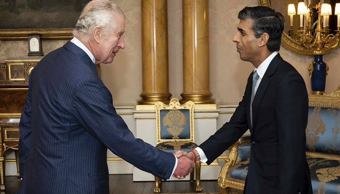 King Charles still in charge as he met Rishi Sunak, says body language expert