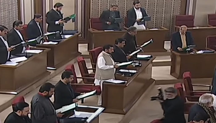 Newly elected Balochistan Assembly MPAs take oath in Quetta, on June 20, 2023. — Screengrab/PTV News
