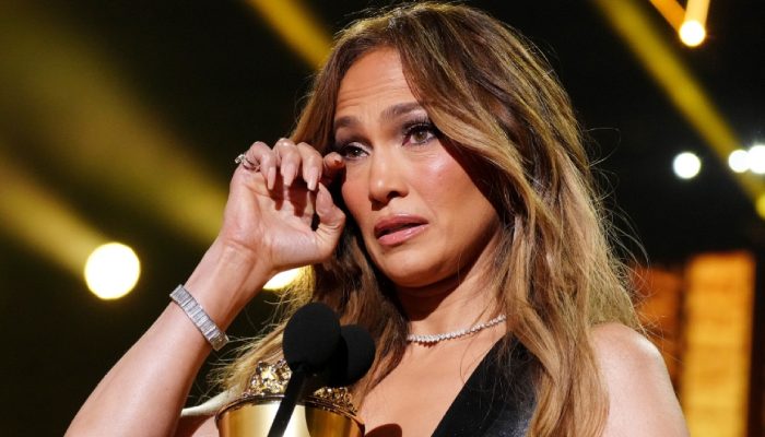 Jennifer Lopez spills on middle child woes