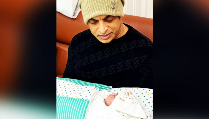 Shoaib Akhtar with his newborn daughter. — Instagram/@imshoaibakhtar