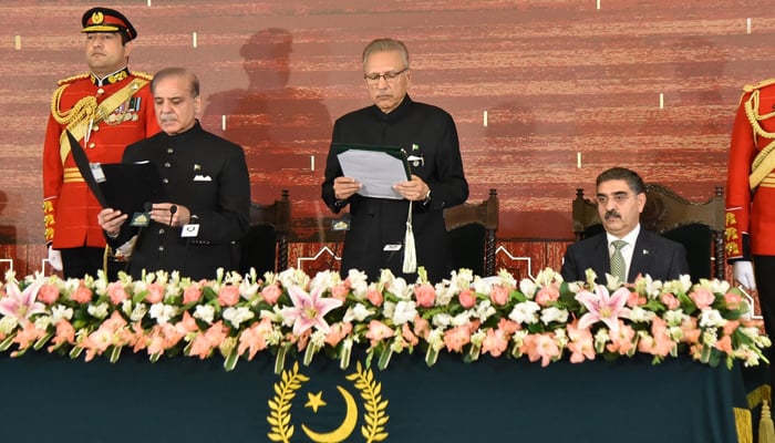 President Dr Arif Alvi administering the oath of office to Shehbaz Sharif as the prime minister at Aiwan-e-Sadr in Islamabad, on March 4, 2024. — PID