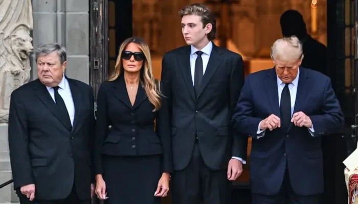 Melania Trump, who watches Barron Trump (CR) with eagle eyes, is afraid of losing him from sight.  — AFP/Archive