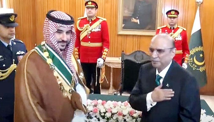 President Asif Ali Zardari has conferred Nishan-e-Pakistan award on Saudi Defence Minister Prince Khalid Bin Salman Bin Abdul Aziz Al Saud. The investiture ceremony was held at Aiwan-e-Sadr in Islamabad on March 23, 2024. —Radio Pakistan