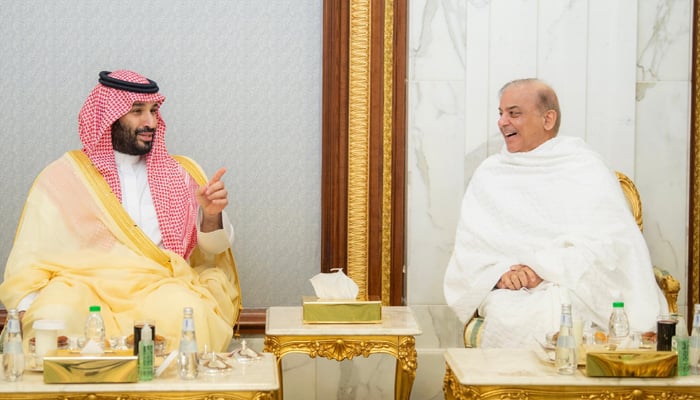 Saudi Crown Prince MBS hosts Iftar for PM Shehbaz in Makkah