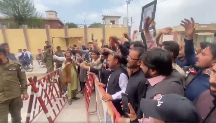 Pakistan Tehreek-e-Insaf (PTI) workers are protesting outside Adiala jail in Rawalpindi on April 10, 2024. —X/@PTIofficial/ Screengrab