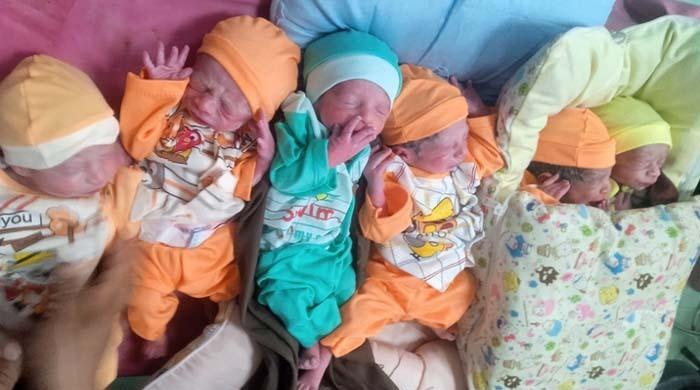 Woman gives birth to healthy sextuplets in Rawalpindi — one in 4.7 ...