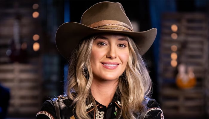 Lainey Wilson receives Grand Ole Opry induction on The Voice finale