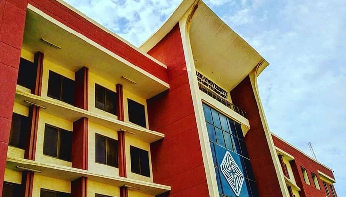وفاقی اردو یونیورسٹی نے طلبہ تنظیموں پر پابندی عائد کر دی۔