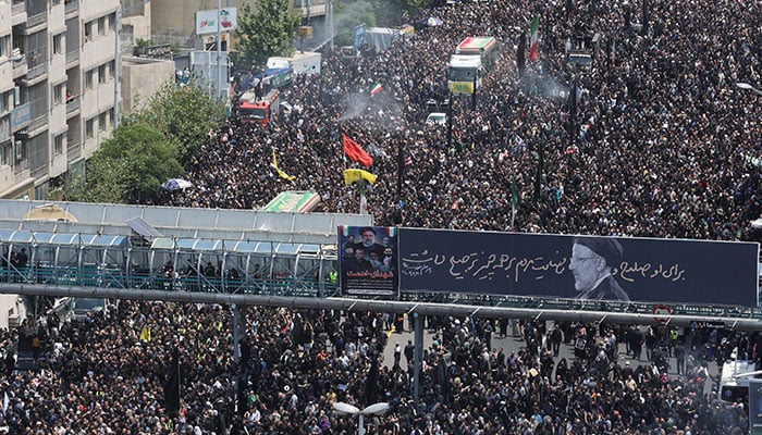 Thousands of Iranians take to the streets to say goodbye to Ebrahim Raisi