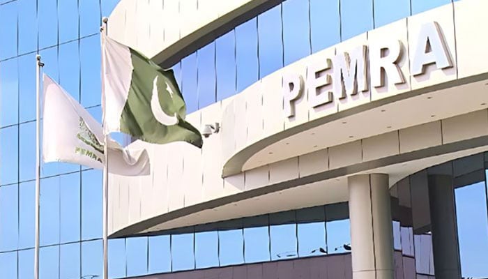 IHC, LHC issue notices to Pemra on court reporting ban