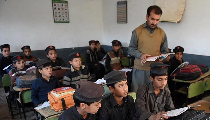 Extreme heat: KP govt changes school timings, announces summer vacations