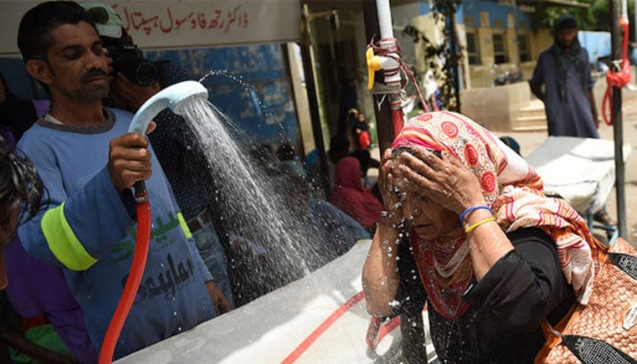 Citizens swelter as heatwave continues to grip various parts of country