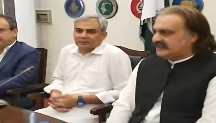 KP CM meets federal minister for second time in two days