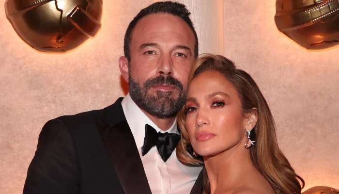 Jennifer Lopez clinging to Ben Affleck amid marital woes