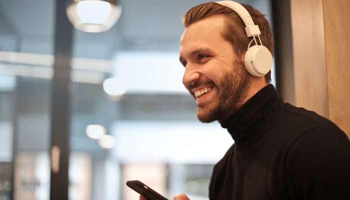 These AI headphones allow you to have conversations even in noisy settings
