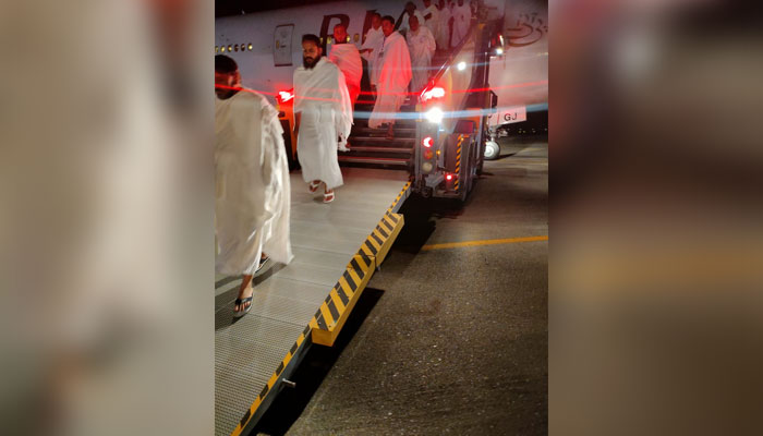 PIA Hajj flight makes emergency landing in Riyadh