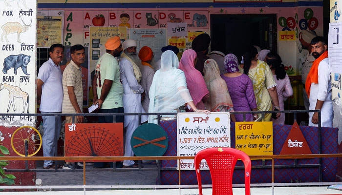 India votes in final phase of elections as both Modi, Rahul Gandhi eye victory