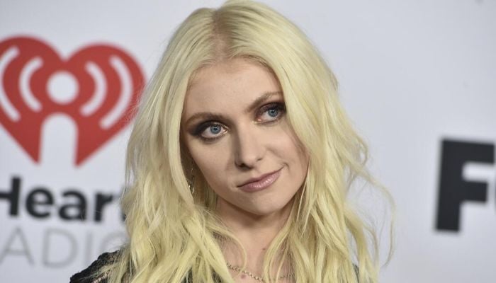 Gossip Girl star Taylor Momsen earns bat girl title after stage mishap