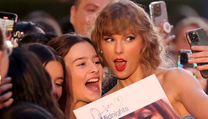 Fan over the moon after Taylor Swift visit