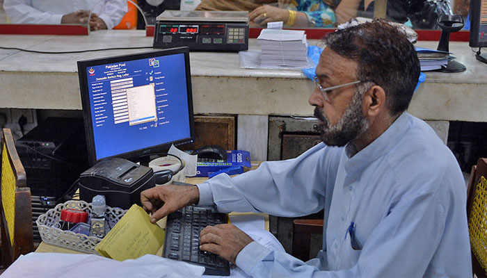 Pakistan sees 7% fall in unemployment rate this year: survey