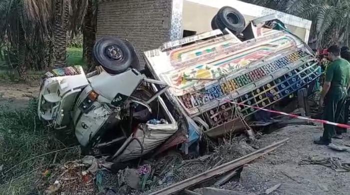 At least four killed, 14 wounded as truck overturns in Khairpur – M Haris