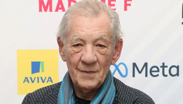 Internet reacts to Ian Mckellen falling off stage during London show