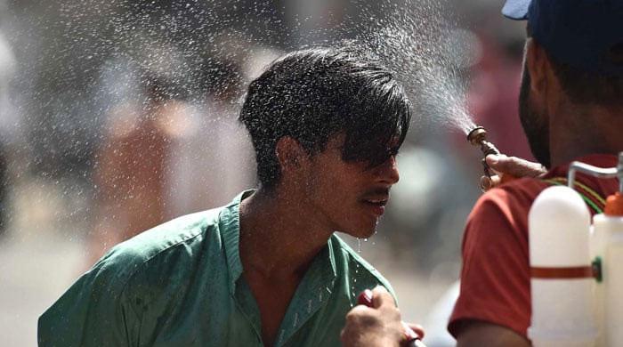 Karachi to remain hot and humid today, temperature may hit 40 °C M Haris