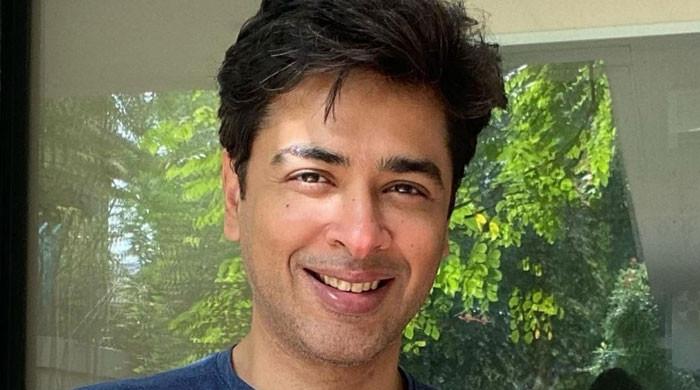 Shehzad Roy expresses heartfelt praise for female filling station attendant – M Haris