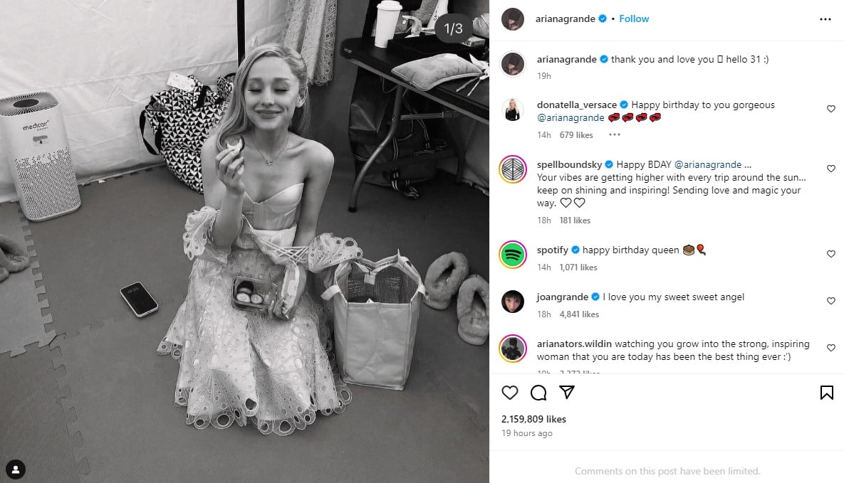 Ariana Grandes mom consoles her in birthday wish amid recent controversy