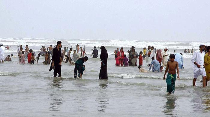 Karachi bans beachgoers from swimming for one-month over ‘turbulent waves’ – M Haris