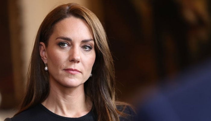 Buckingham Palace desperate to make the world forget Kate Middletons cancer