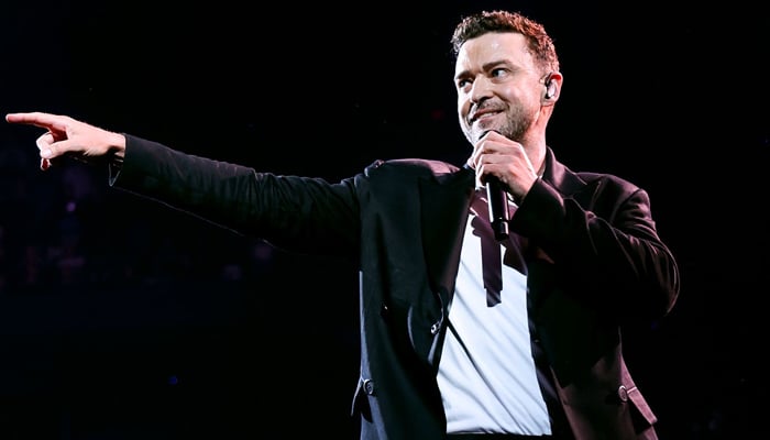 Justin Timberlake takes a dig at his own arrest at Boston concert