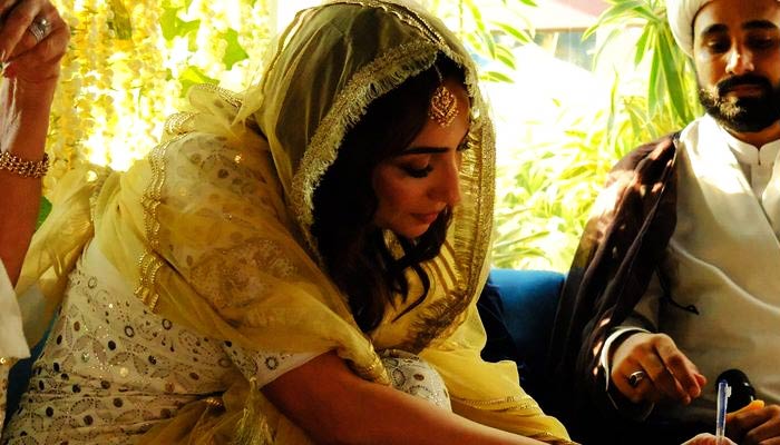 Pakistani TV host Anoushey Ashraf seen signing the nikah papers on her big day. — Instagram/anousheyashraf