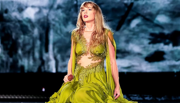 Taylor Swift tackles Eras Tour malfunction like a pro