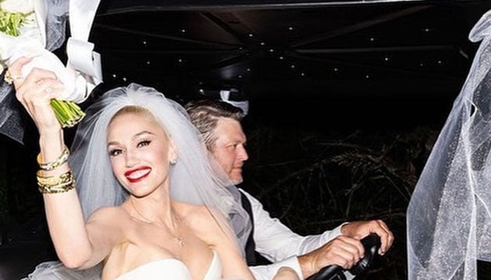 Gwen Stefani fans correct critics for frowning upon her anniversary caption