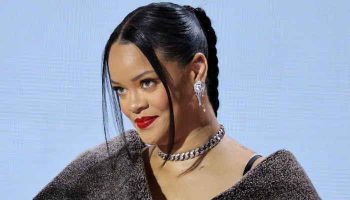 Rihanna pays no heed to body shaming comments: Its pathetic