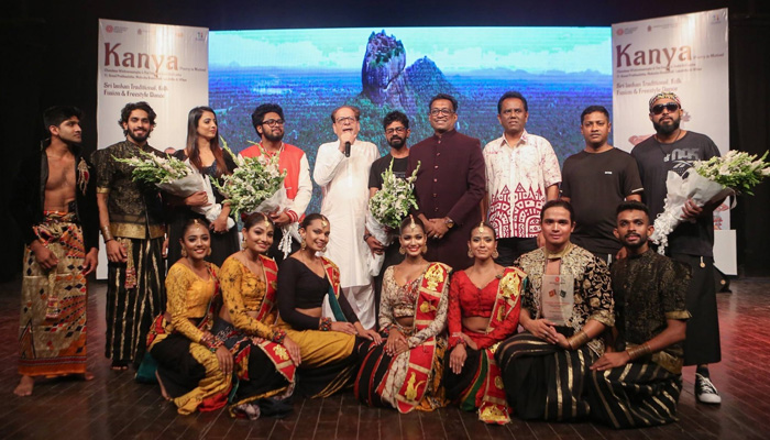 Dancers and artists pose after their stage performance at Arts Council Karachi. — Facebook/Sri Lankan Consulate Karachi