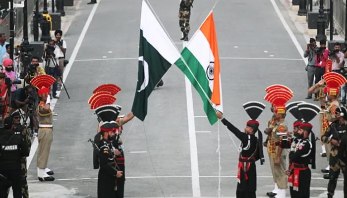 Soldiers from Pakistan and India at the border can be seen in this undated image. — Reuters