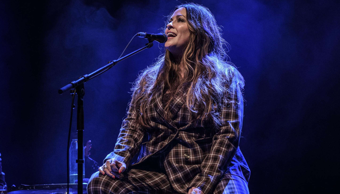 Alanis Morissette brings on a guest at her latest New York concert