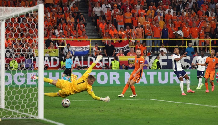 Englands forward #19 Ollie Watkins (C) shoots and scores his teams second goal during the UEFA Euro 2024 semi-final football match between the Netherlands and England at the BVB Stadion in Dortmund on July 10, 2024. — AFP