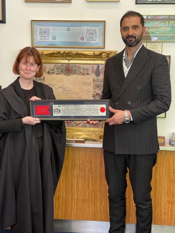 Suleman Raza receives Freedom of the City of London award. — Reporter