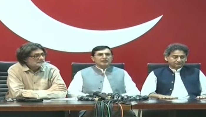 PTI Chairman Gohar Ali Khan (centre), PTI Information Secretary Raoof Hasan and MNA Atif Khan addressing a press conference in Islamabad on July 14, 2024. —Screengrab/ YouTube/Geo News